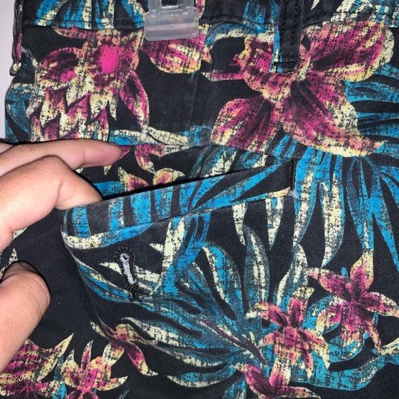 Men’s 34 Black Floral Pattern Flat Front Short - Picture 12 of 12